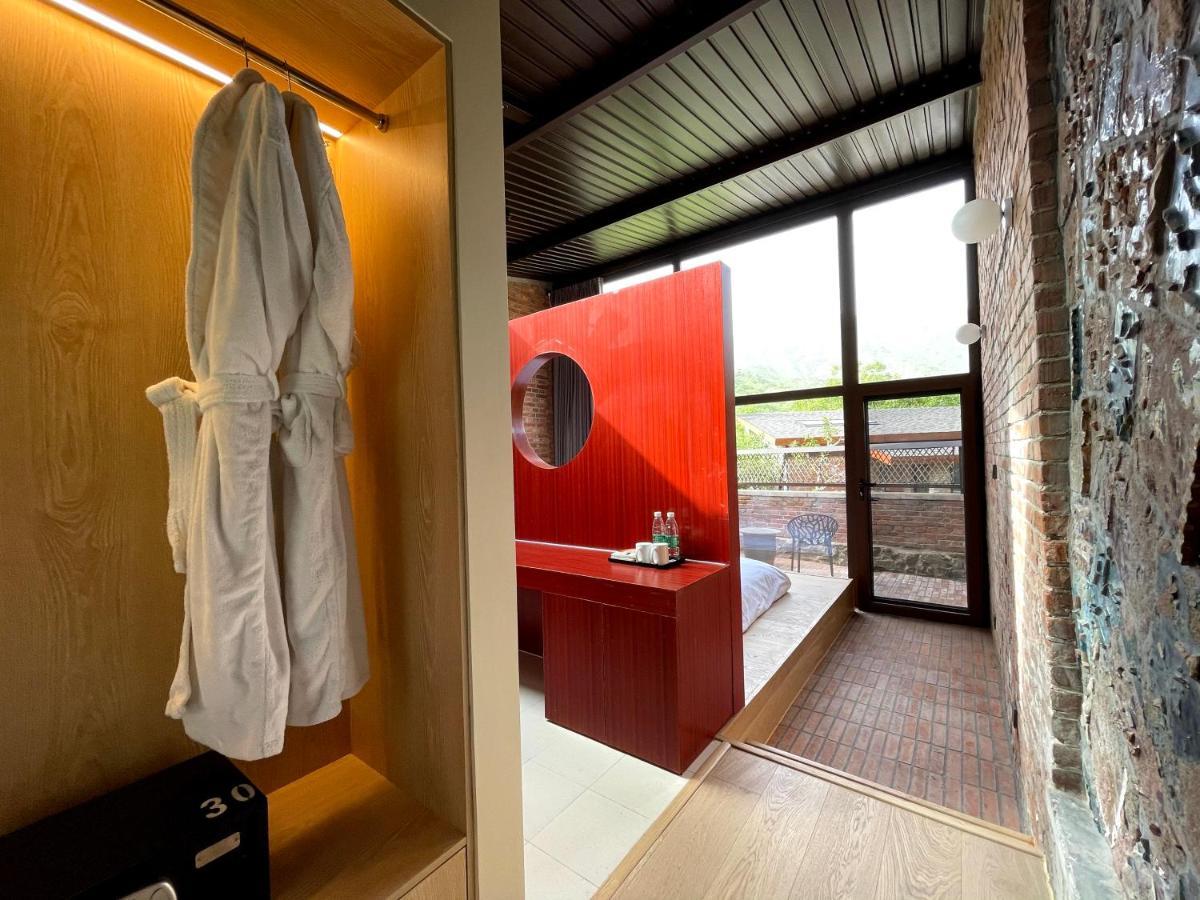 Brickyard Retreat At Mutianyu Great Wall Adjoin To Mutianyu Great Wall - Room With The View Of Great Wall - Free Chinese Massage Experience - Vehicle Shuttle Service - International Catering - Spa& Nail Beauty Facilities Huairou Exterior foto